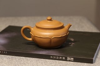 《碗燈梵蓮》宜興紫砂壺助理工藝美術師手工黃金段茶具 《碗燈梵蓮》宜興紫砂壺助理工藝美術師手工黃金段茶具