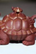 《金龜出海》宜興紫砂壺高級工藝美術(shù)師純手工底槽青創(chuàng)新壺茶壺紫砂茶具