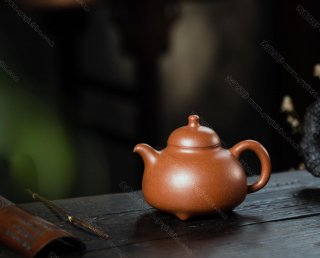 三足乳鼎 三足乳鼎